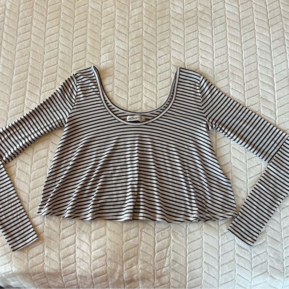 Hollister Black and white striped long sleeve crop top